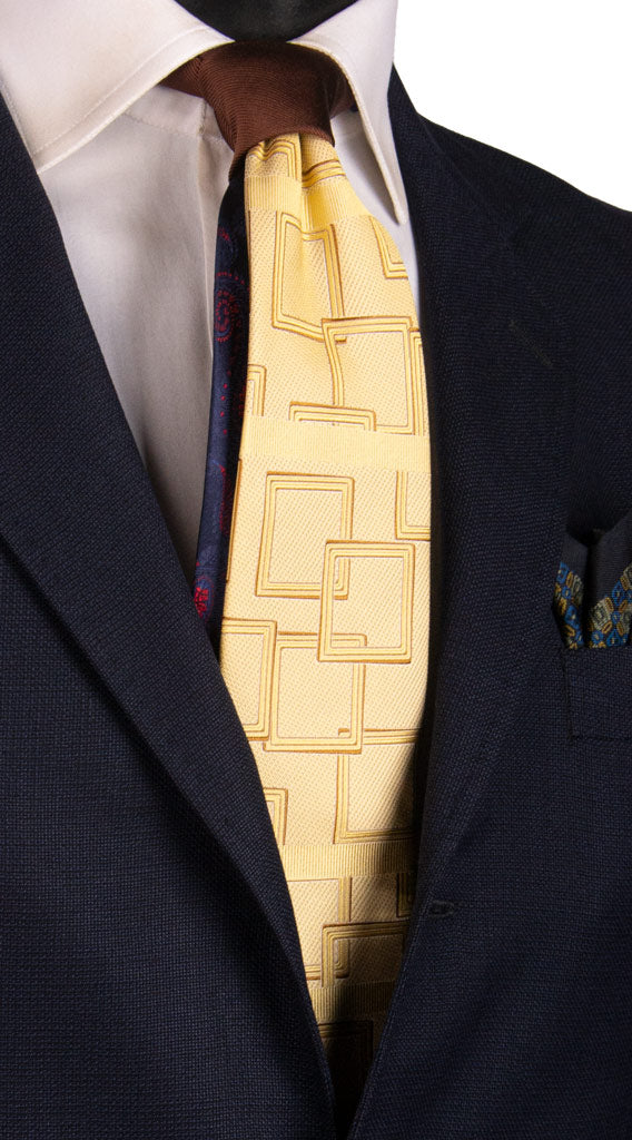 Cravatta Giallo Oro Fantasia Marrone Nodo in Contrasto Marrone Tinta Unita N3177 Made in Italy Graffeo Cravatte