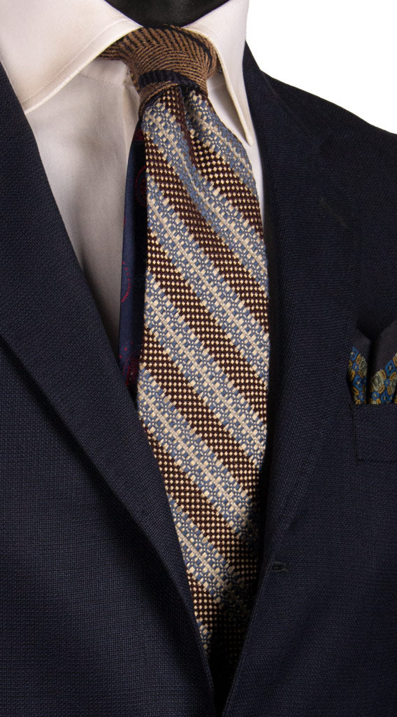 Cravatta Regimental Celeste Grigia Marrone Nodo in Contrasto Marrone Blu N3183 Made in Italy Graffeo Cravatte