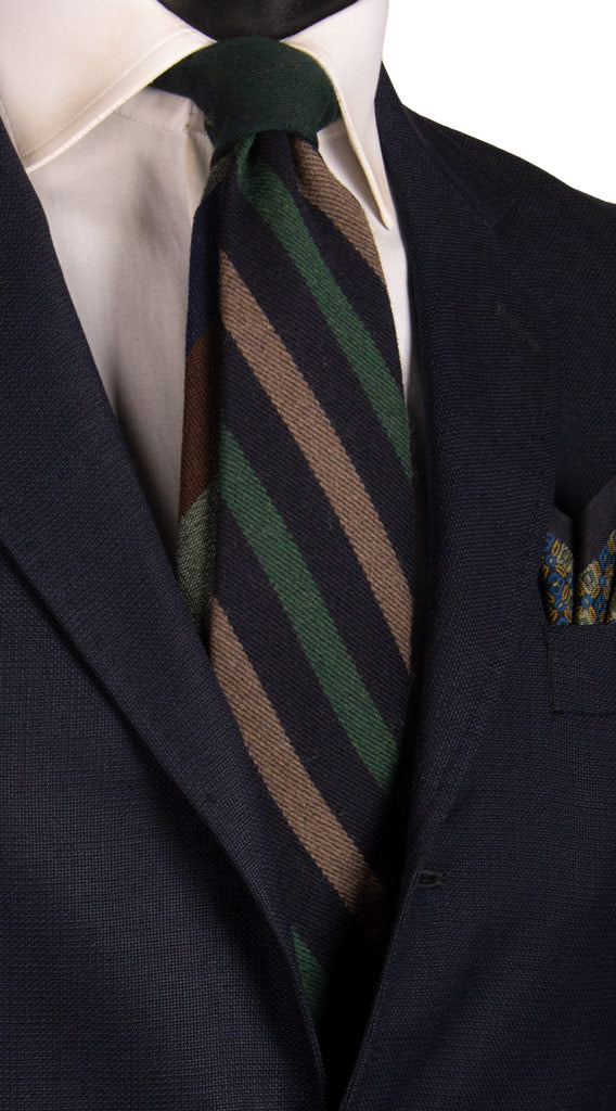 Cravatta Regimental a Righe Marroni Blu Verde Nodo in Contrasto Verde Tinta Unita N3198 Made in Italy Graffeo Cravatte