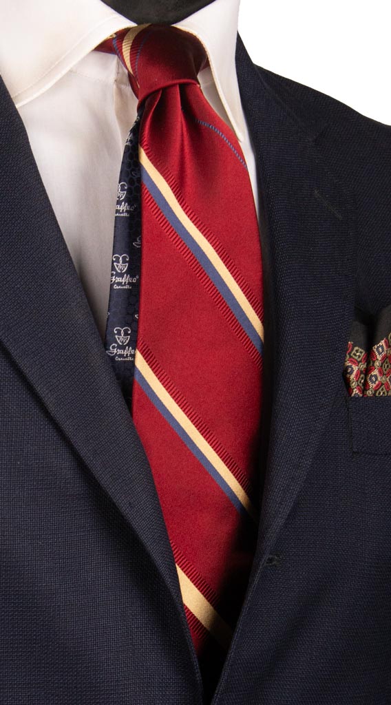 Cravatta Regimental di Seta Rosso Bordeaux con Righe Blu Avio Beige 6869 Made in Italy Graffeo Cravatte