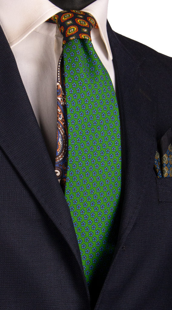Cravatta Stampa Verde a Fiori Celesti Nodo in Contrasto Blu Fantasia Multicolor N3161 Made in Italy Graffeo Cravatte