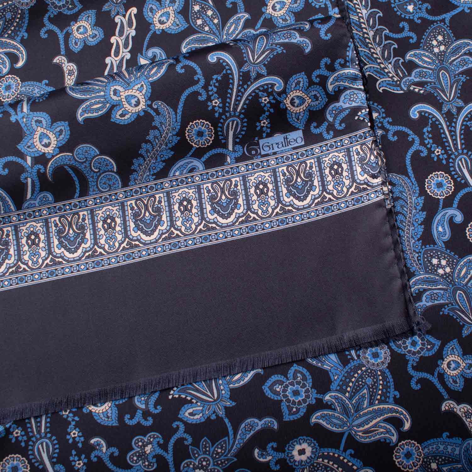 Sciarpa-ad-una-Foglia-di-Seta-Blu-Paisley-Celeste-Bianco-Azzurro-SF45
Dettaglio